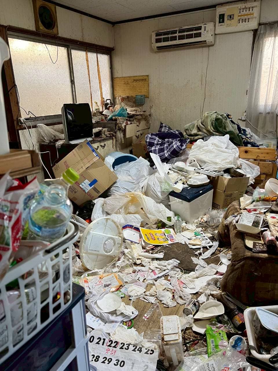 片付け前のゴミ屋敷